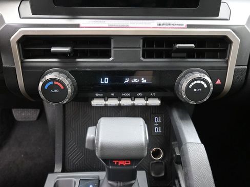 Used 2024 Toyota Tacoma TRD Off-Road image 27