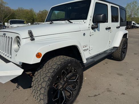 Used 2016 Jeep Wrangler Unlimited Sahara w/ Max Tow Package AWD/4WD image 9
