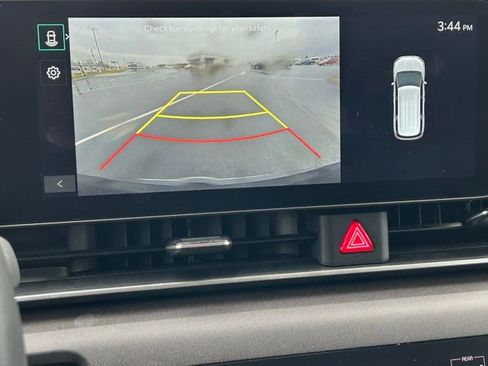 Used 2025 Kia Carnival EX image 12