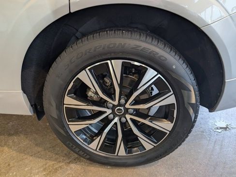 Used 2023 Volvo XC60 B5 Plus w/ Protection Package Premier image 9