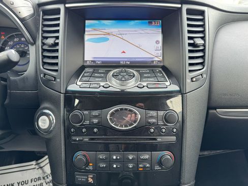 Used 2017 INFINITI QX70 AWD w/ Premium Package image 23