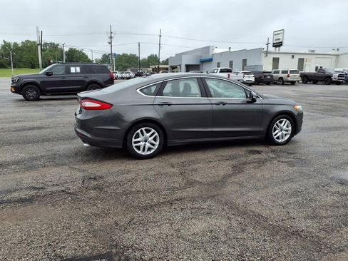 Used 2016 Ford Fusion SE w/ Equipment Group 202A FWD image 18