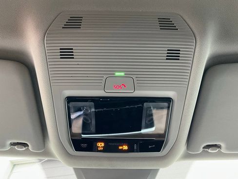 Used 2025 Volkswagen Atlas SE image 18