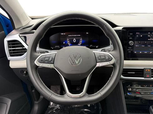 Used 2025 Volkswagen Taos SE w/ Panoramic Sunroof Package AWD/4WD image 12