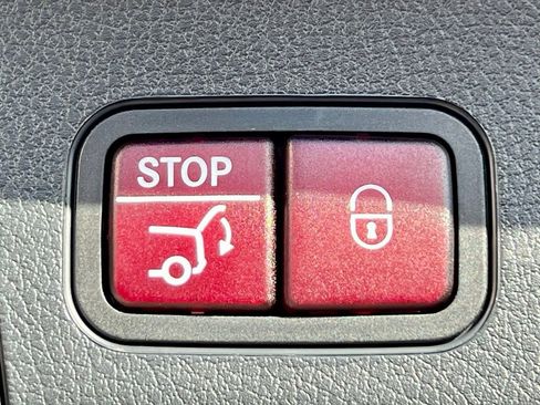 Certified 2026 Mercedes-Benz GLB 250 4MATIC image 41