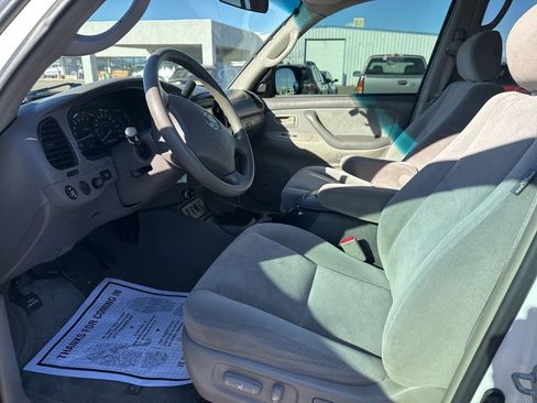 Used 2005 Toyota Sequoia SR5 image 21