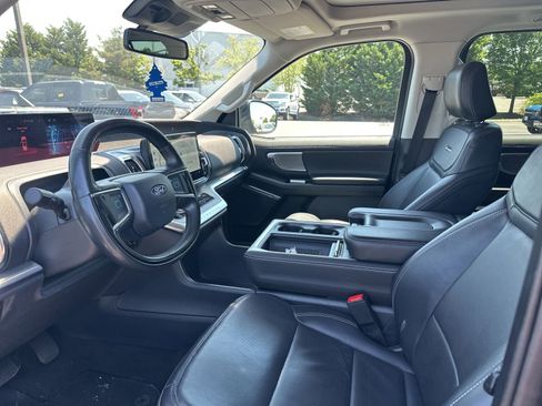 Used 2025 Ford Expedition Max Platinum AWD/4WD image 6