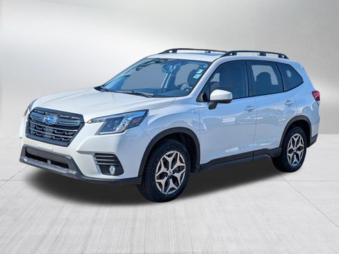 Used 2023 Subaru Forester Premium image 3