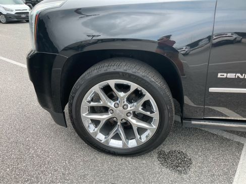 Used 2019 GMC Yukon XL Denali w/ Denali Ultimate Package AWD/4WD image 9