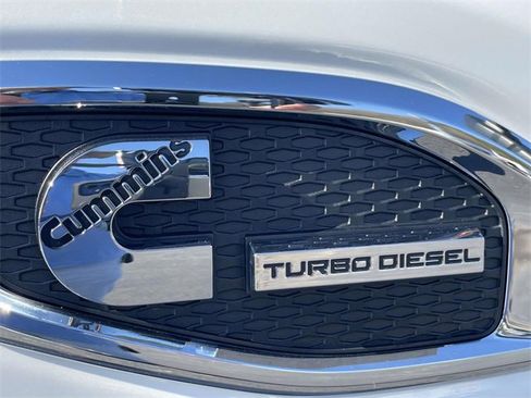 Used 2019 Nissan Titan PRO-4X w/ Pro-4x Convenience Package image 9