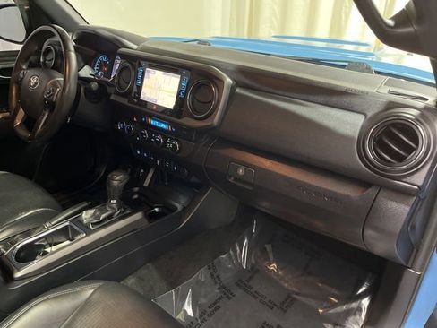 Used 2019 Toyota Tacoma TRD Sport AWD/4WD image 34
