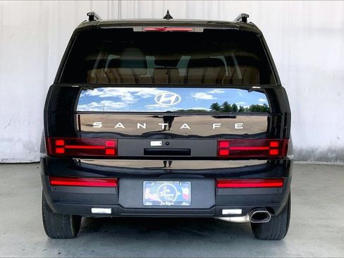 Used 2025 Hyundai Santa Fe SEL FWD image 3