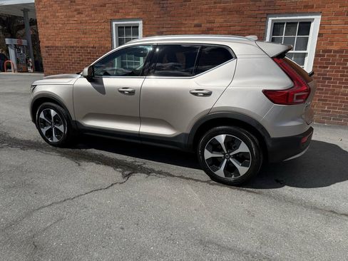 Used 2024 Volvo XC40 B5 Plus AWD/4WD image 6