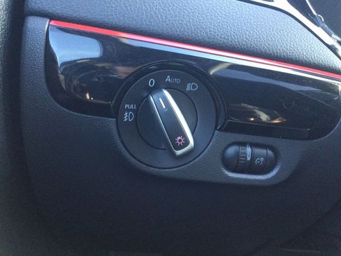 Used 2017 Volkswagen Jetta GLI image 33