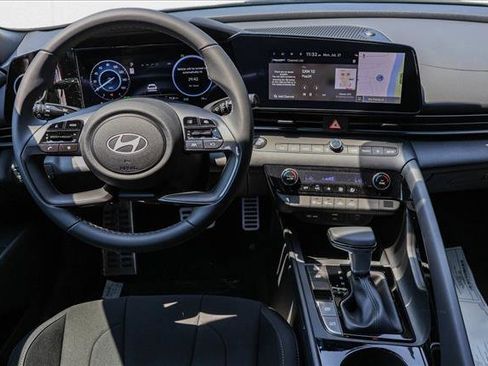 New 2025 Hyundai Elantra SEL image 25