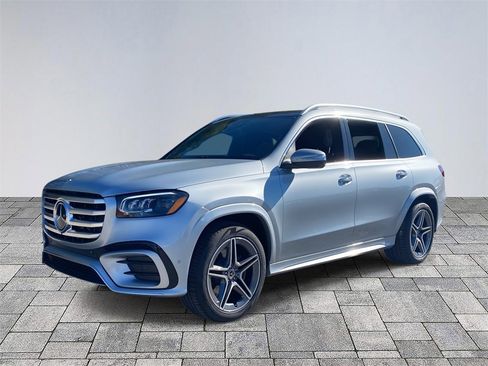 Used 2025 Mercedes-Benz GLS 450 4MATIC image 3