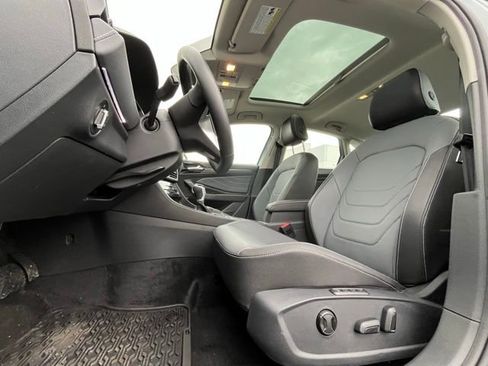 Certified 2025 Volkswagen Jetta SEL image 29