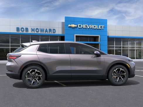 New 2026 Chevrolet Equinox EV LT image 29