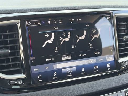 Used 2024 Chrysler Pacifica Touring-L image 28