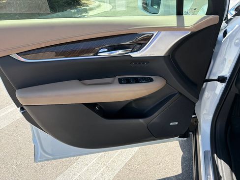 Used 2020 Cadillac XT6 Premium Luxury w/ Platinum Package AWD/4WD image 17