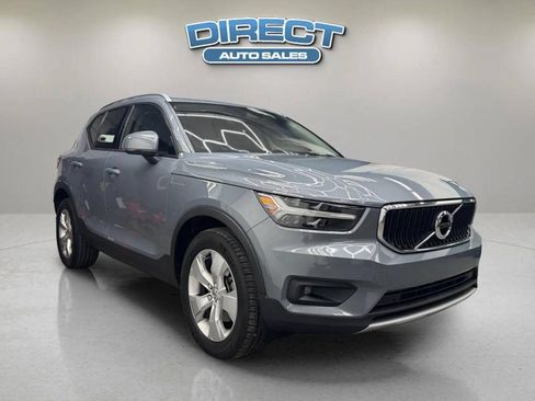 Used 2021 Volvo XC40 T4 Momentum FWD image 1