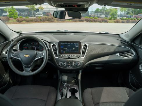 Used 2023 Chevrolet Malibu LS FWD image 22