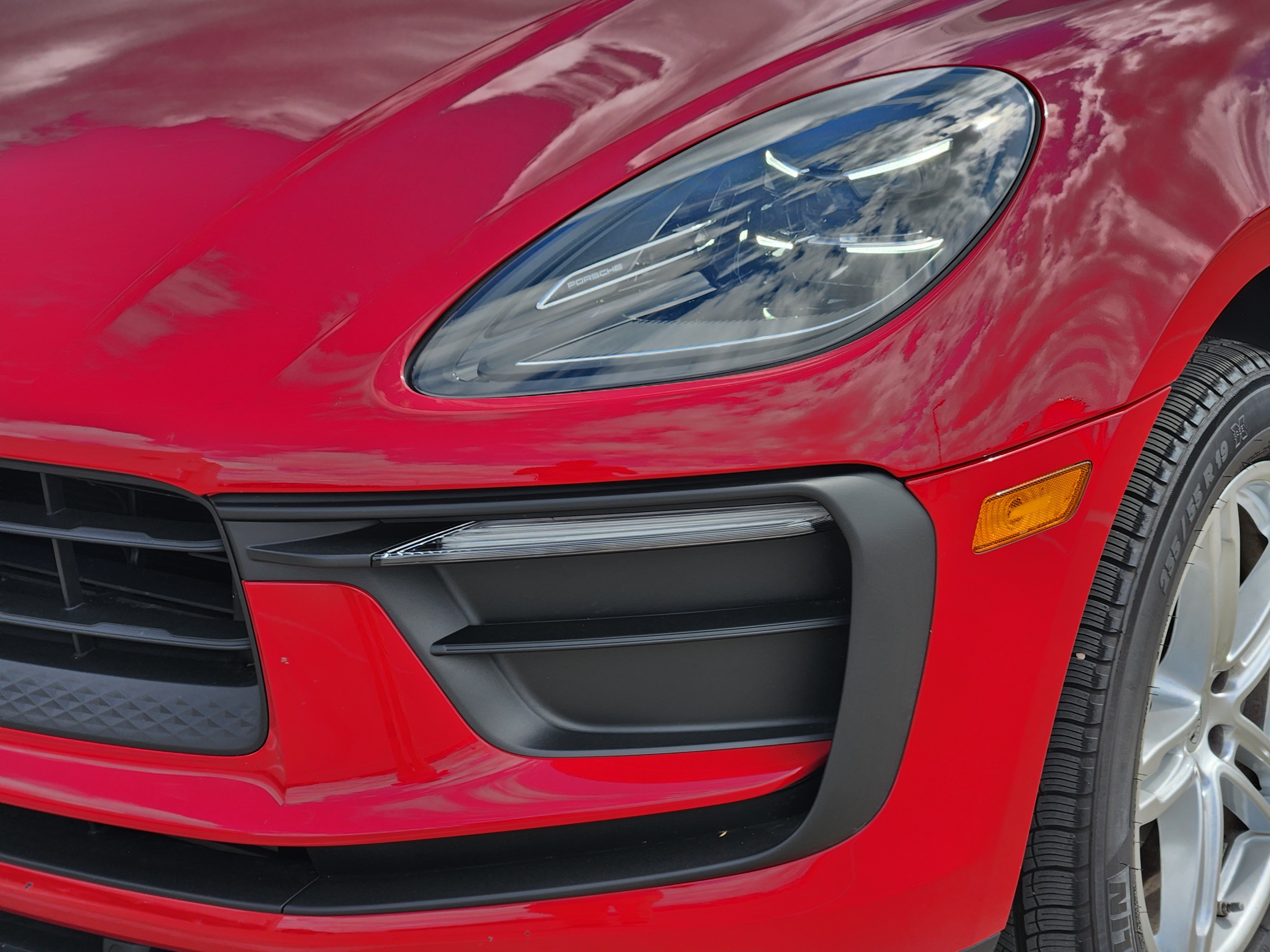 Certified 2026 Porsche Macan AWD/4WD image 12