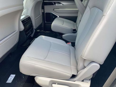New 2026 Jeep Grand Wagoneer L Limited AWD/4WD image 39