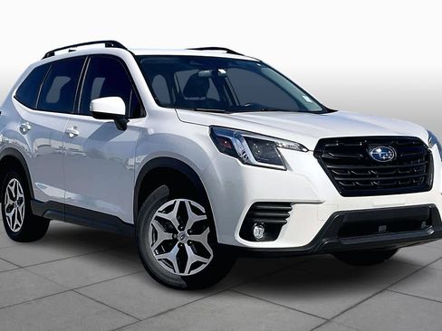 Used 2024 Subaru Forester Premium image 3