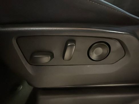 Used 2025 Chevrolet Silverado 1500 LT image 24