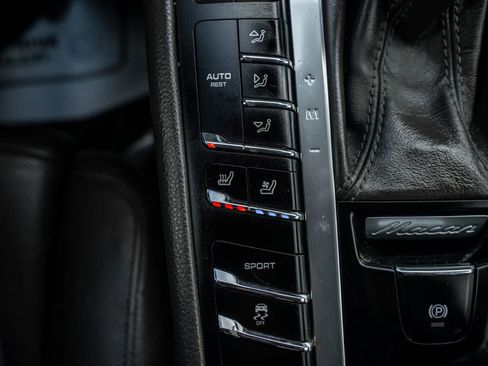 Used 2018 Porsche Macan S image 37