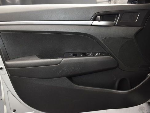 Used 2019 Hyundai Elantra SE w/ Cargo Package image 16