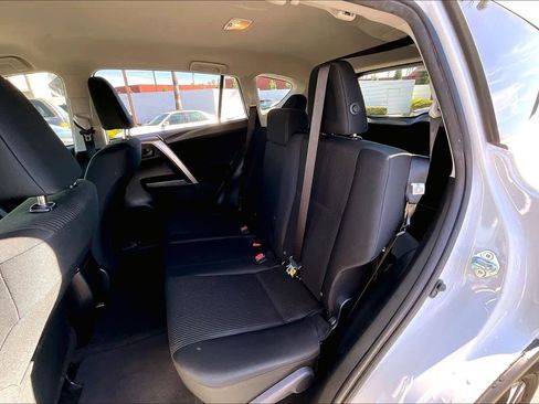 Used 2018 Toyota RAV4 LE w/ Carpet Mat Package image 19