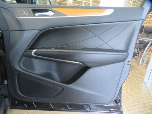 Used 2019 Lincoln MKC Reserve w/ MKC Climate Package image 31