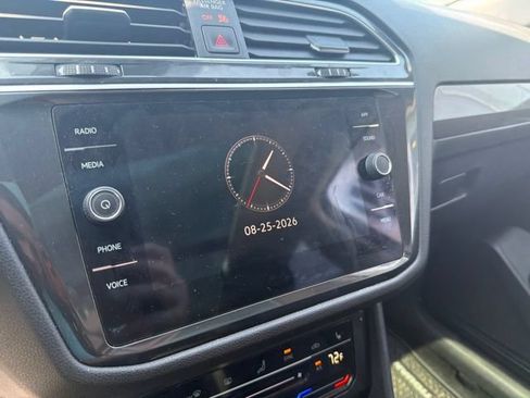 Used 2024 Volkswagen Tiguan SE w/ Panoramic Sunroof Package FWD image 21