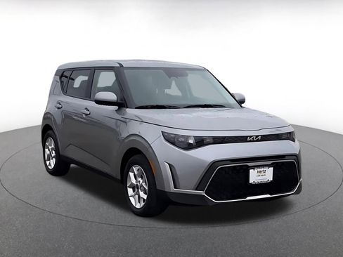 Used 2025 Kia Soul LX w/ LX Technology Package FWD image 2