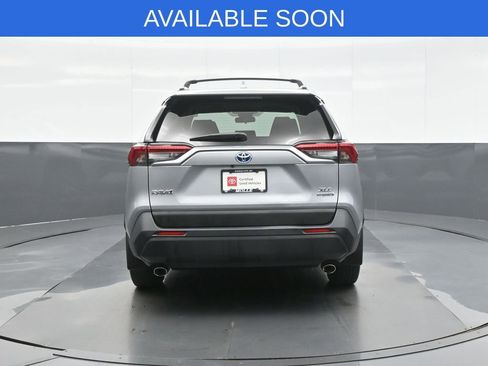 Used 2022 Toyota RAV4 XLE Premium AWD/4WD image 6
