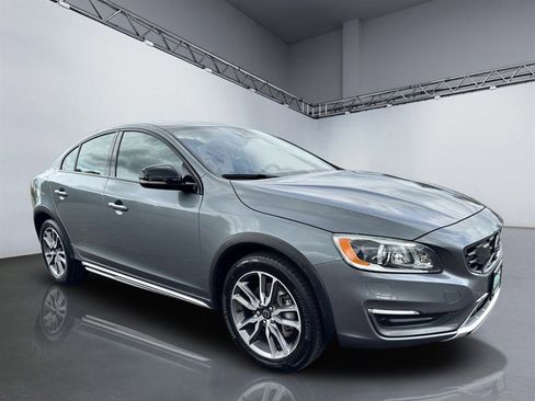 Used 2016 Volvo S60 T5 Cross Country Platinum AWD/4WD image 9