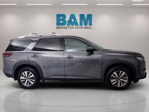 Used 2022 Nissan Pathfinder SL image 8