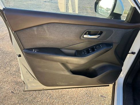 Used 2021 Nissan Rogue SV image 31