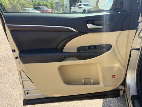 Used 2016 Toyota Highlander Limited Platinum AWD/4WD image 12