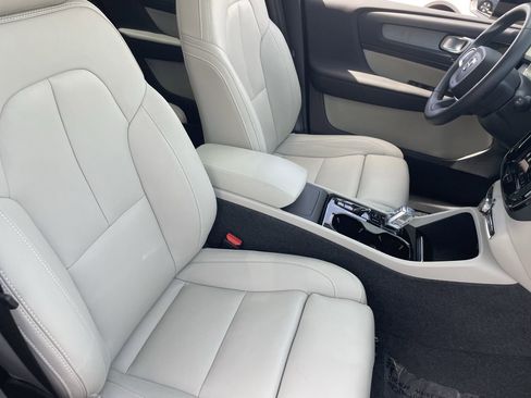 Used 2025 Volvo XC40 B5 Plus w/ Climate Package AWD/4WD image 12