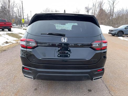 Certified 2023 Honda Pilot Sport image 7