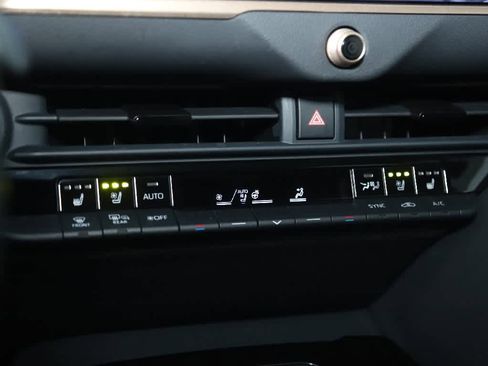 Certified 2025 Toyota Crown Signia AWD/4WD image 25