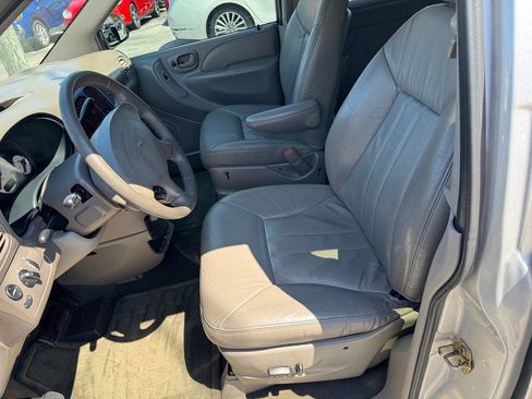 Used 2003 Chrysler Town & Country LXi image 12
