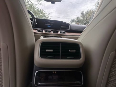 Used 2022 Mercedes-Benz GLS 450 4MATIC image 33