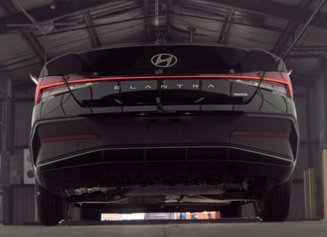 Used 2025 Hyundai Elantra Hybrid FWD image 7