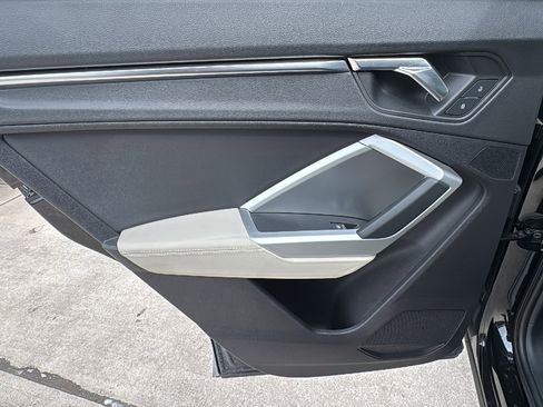 Used 2019 Audi Q3 2.0T Premium Plus image 16