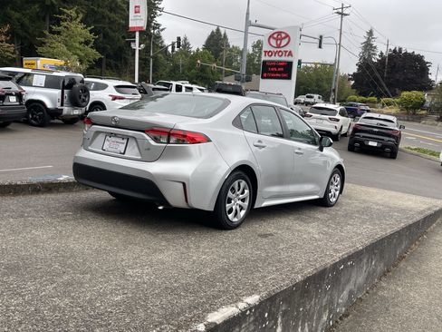 Certified 2025 Toyota Corolla LE FWD image 8