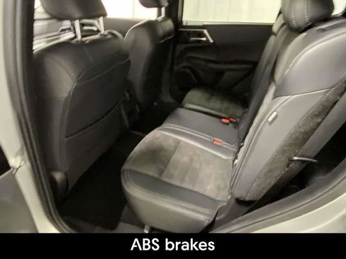 Used 2024 Mitsubishi Outlander SE image 10